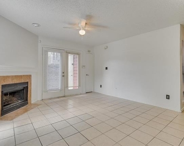 9825 N Walnut Street - Photo Thumbnail 3