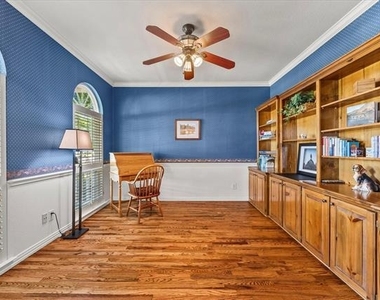 425 Chippendale Drive - Photo Thumbnail 13