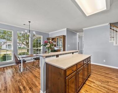 425 Chippendale Drive - Photo Thumbnail 9