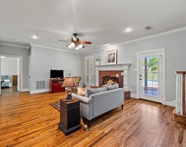 425 Chippendale Drive - Photo Thumbnail 15