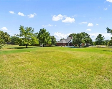 425 Chippendale Drive - Photo Thumbnail 35