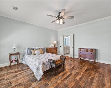 425 Chippendale Drive - Photo Thumbnail 16