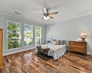 425 Chippendale Drive - Photo Thumbnail 14
