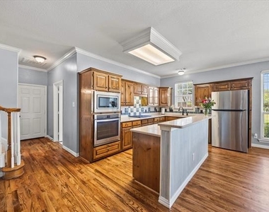 425 Chippendale Drive - Photo Thumbnail 7
