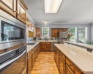 425 Chippendale Drive - Photo Thumbnail 10