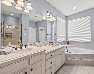425 Chippendale Drive - Photo Thumbnail 17