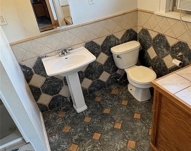 1410 Nw 25th Street - Photo Thumbnail 4