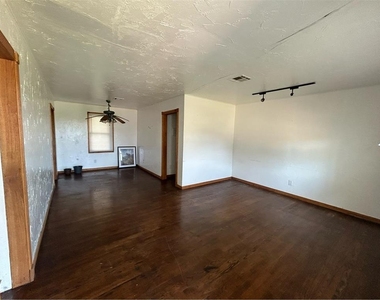 805 Nw 66 Street - Photo Thumbnail 1