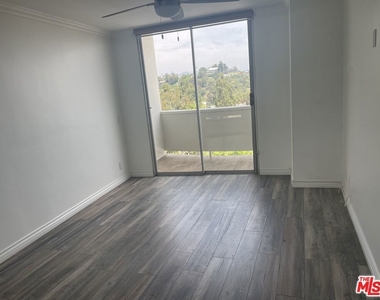 7250 Franklin Avenue - Photo Thumbnail 25