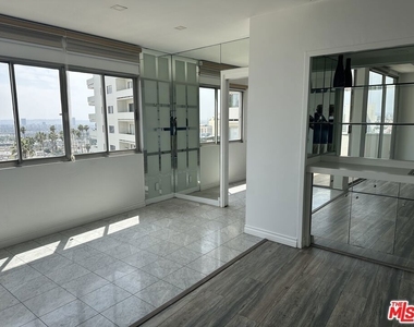 7250 Franklin Avenue - Photo Thumbnail 17
