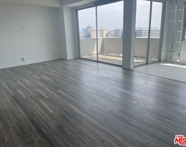 7250 Franklin Avenue - Photo Thumbnail 24