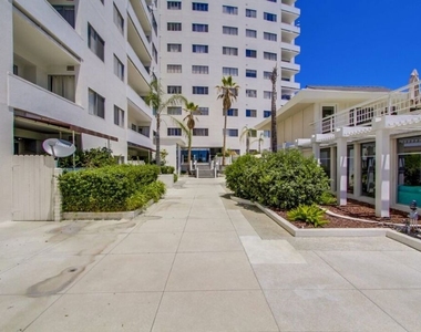 7250 Franklin Avenue - Photo Thumbnail 13