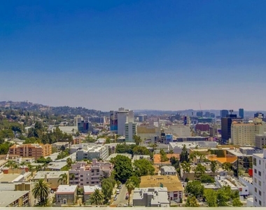 7250 Franklin Avenue - Photo Thumbnail 6