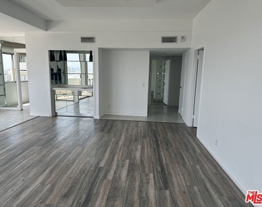 7250 Franklin Avenue - Photo Thumbnail 19