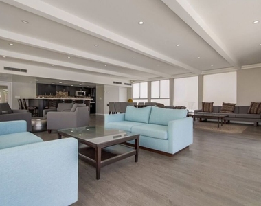7250 Franklin Avenue - Photo Thumbnail 12