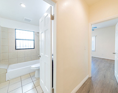 1152 S Bronson Avenue - Photo Thumbnail 8