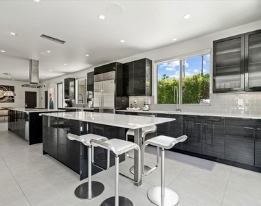 1175 Los Robles Drive - Photo Thumbnail 17