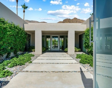 1175 Los Robles Drive - Photo Thumbnail 5