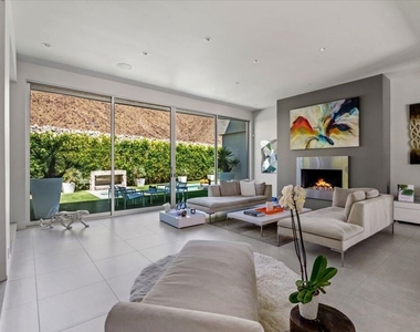 1175 Los Robles Drive - Photo Thumbnail 7