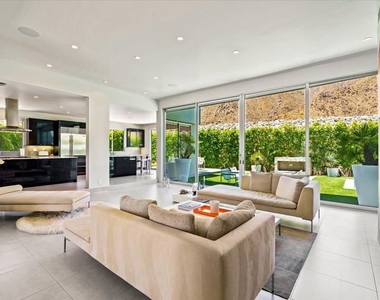 1175 Los Robles Drive - Photo Thumbnail 9