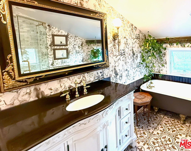 370 Main Street - Photo Thumbnail 16