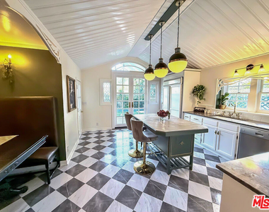 370 Main Street - Photo Thumbnail 11