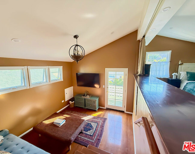 370 Main Street - Photo Thumbnail 23