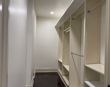 137 S Spalding Drive - Photo Thumbnail 10