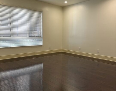 137 S Spalding Drive - Photo Thumbnail 9