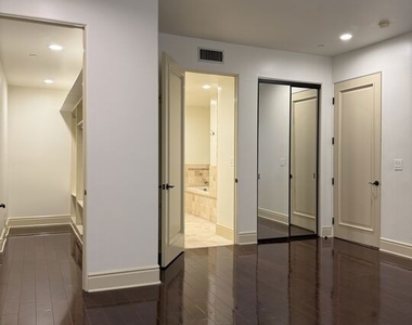 137 S Spalding Drive - Photo Thumbnail 8