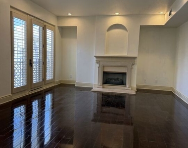 137 S Spalding Drive - Photo Thumbnail 2