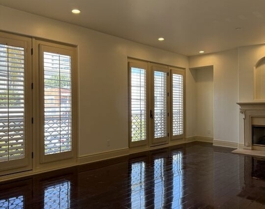 137 S Spalding Drive - Photo Thumbnail 3