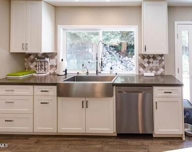 3287 Sierra Drive - Photo Thumbnail 9