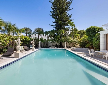 1048 S Ocean Boulevard - Photo Thumbnail 5
