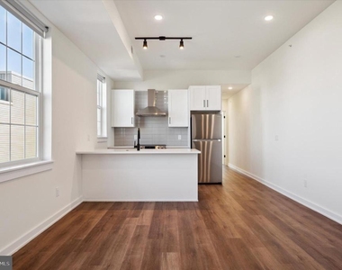 2513 N Howard Street - Photo Thumbnail 6
