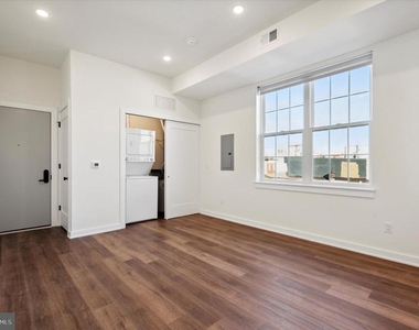 2513 N Howard Street - Photo Thumbnail 5