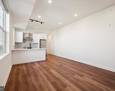2513 N Howard Street - Photo Thumbnail 7