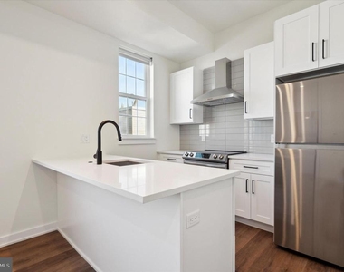 2513 N Howard Street - Photo Thumbnail 3
