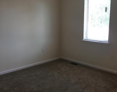 357 Oakwood Avenue - Photo Thumbnail 18