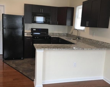 357 Oakwood Avenue - Photo Thumbnail 3
