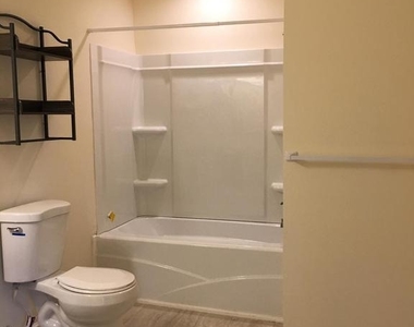 357 Oakwood Avenue - Photo Thumbnail 11