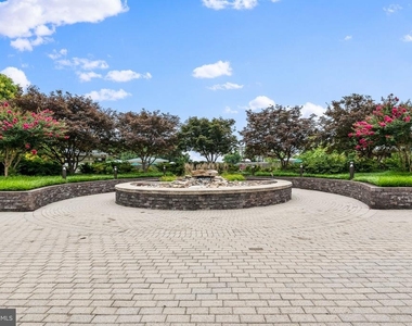 5225 Pooks Hill Road - Photo Thumbnail 34