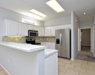 117 Beautybush Trl - Photo Thumbnail 9