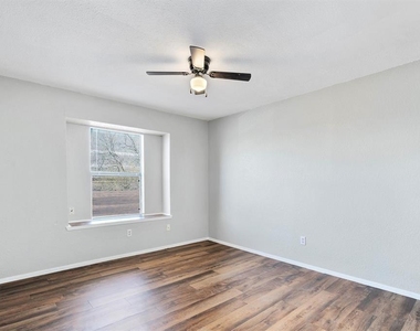 1711 Rawhide Loop - Photo Thumbnail 5