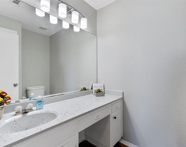 1711 Rawhide Loop - Photo Thumbnail 7
