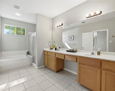 409 E Austin Ave - Photo Thumbnail 20