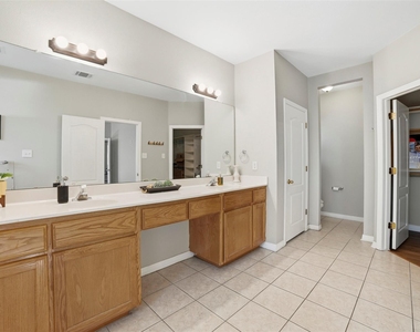 409 E Austin Ave - Photo Thumbnail 19
