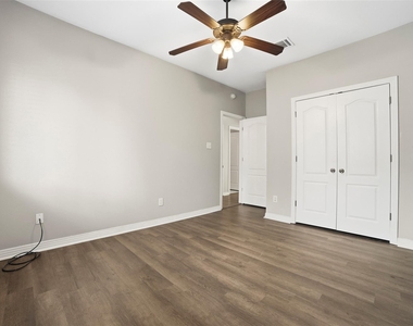 409 E Austin Ave - Photo Thumbnail 24