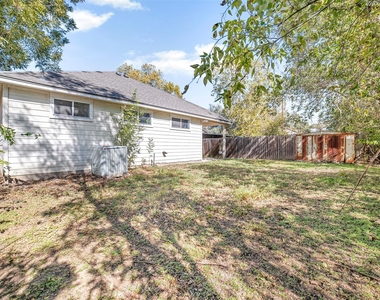 409 E Austin Ave - Photo Thumbnail 34
