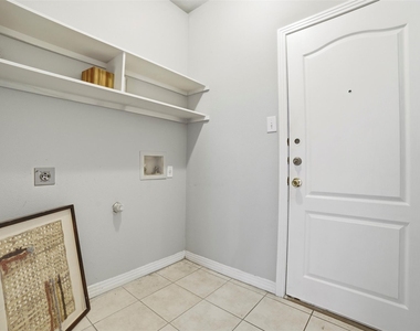 409 E Austin Ave - Photo Thumbnail 29